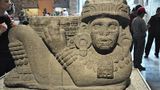 Mexico City - Muzeum Antropologiczne. Chac Mool - prekolumbijski ołtarz kamienny.