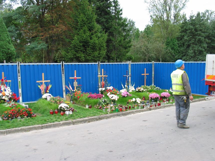 Fot. Hope Forever

Groby zabitych nad Smolenskiem, Powazki, Warszawa, wrzesien 2010.