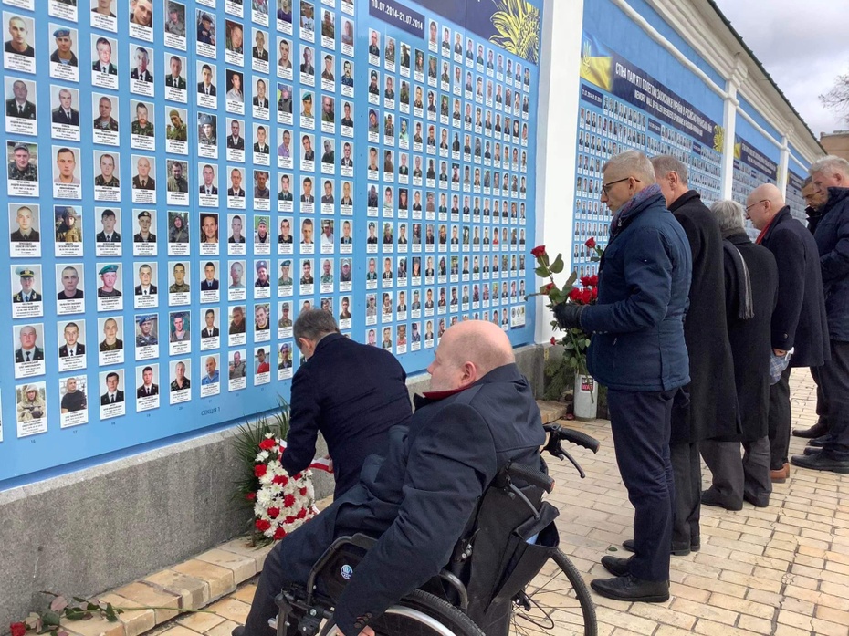 Ściana poległych Ukraińców w wojnie z Rosją, Kijów, 18 lutego 2022. fot. autora.