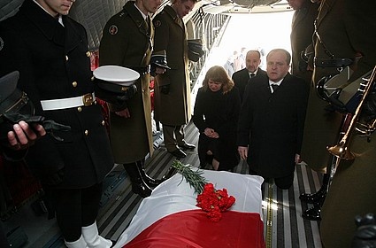 11.04.2010 Smoleńsk. Powrót śp. Prezydenta L. Kaczyńskiego do Polski.
http://www.poloniarosji.ru/novosti/wieczny-odpoczynek-ra