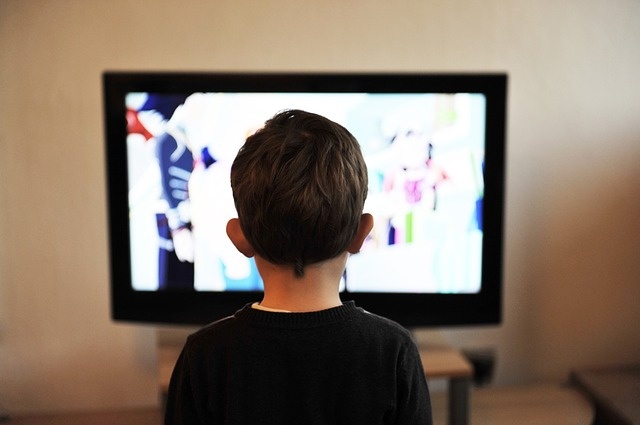 Dzieci do 5 roku życia powinny mieć mocno ograniczony dostęp do elektronicznych ekranów.