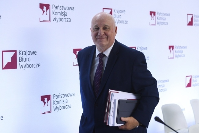 Przewodniczący PKW Sylwester Marciniak na konferencji prasowej Państwowej Komisji Wyborczej w Warszawie, fot. PAP/Piotr Nowak