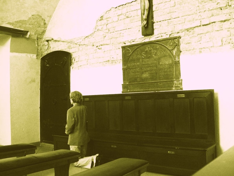 Gorzkie żale w bocznej kaplicy | Kórnik circa 2012 | foto jk