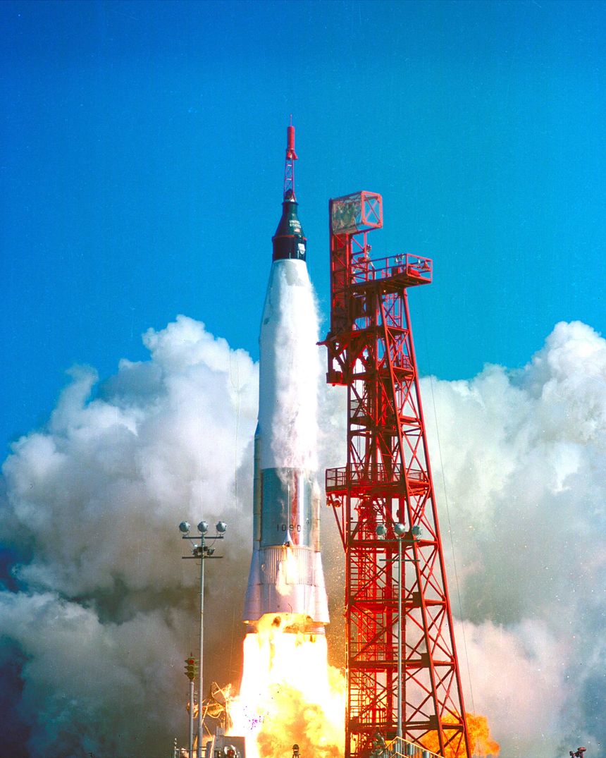 Rakieta nośna Atlas 3 ze statkiem Mercury, podczas startu z Glennem na pokładzie. Zdjęcie: NASA