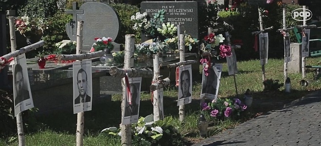 Cmentarz na Łączce, fot. PAP (kadr z filmu)