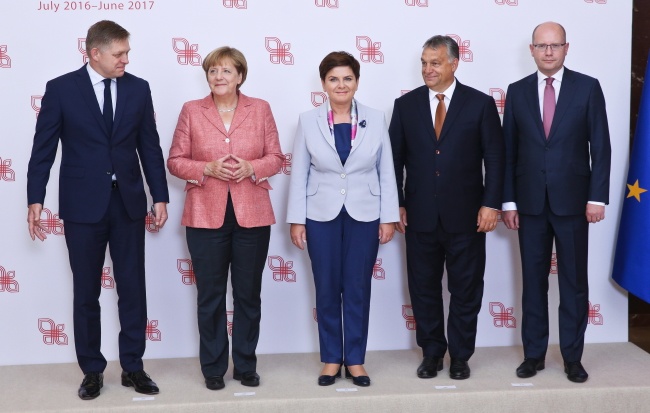 Grupa Wyszehradzka na rozmowach z kanclerz Angelą Merkel. Fot. PAP/Rafał Guz