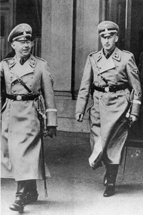Heinrich Himmler i Reinhard Heydrich - dwie postaci będące kluczem do osobowości Dugina
