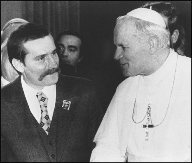 Kto niszczy Wałęsę, ten niszczy św. Jana Pawła II.