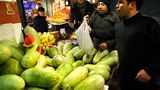 kupowanie arbuzów na noc Jaldoi,Irańczycy jedzą arbuza w noc Jaldo
