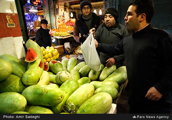 kupowanie arbuzów na noc Jaldoi,Irańczycy jedzą arbuza w noc Jaldo