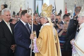 Rozmowa Arcybiskupa Wiktora Skworca z Panem Prezydentem po mszy św.