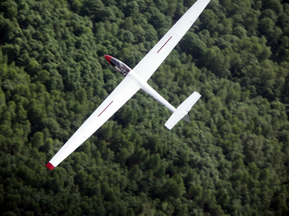 Alpejski podczas treningowego lotu termicznego, w szybowcu "Junior". To też idealna maszyna do latania na fali. Zdjęcie: BG