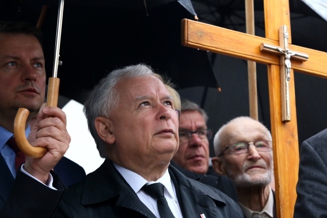 Jarosław Kaczyński podczas uroczystości przed Pałacem Prezydenckim, fot. PAP/Tomasz Gzell