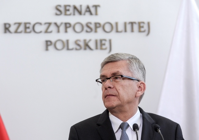Marszałek Senatu Stanisław Karczewski, podczas konferencji prasowej, fot. PAP/Marcin Obara