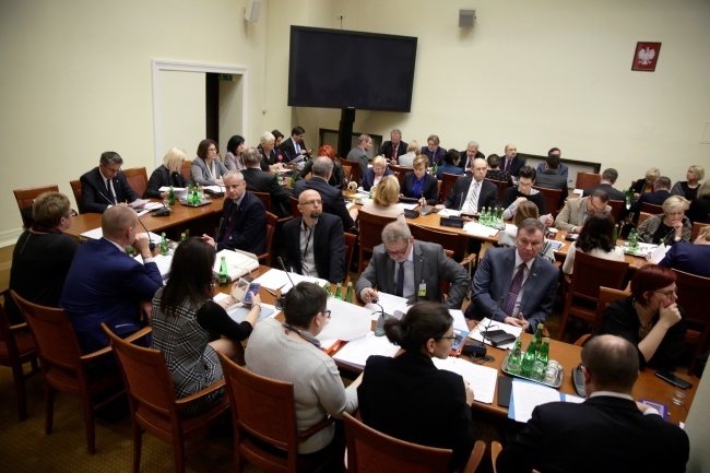 Posiedzenie sejmowej Komisji polityki społecznej i rodziny, fot. PAP/Tomasz Gzell