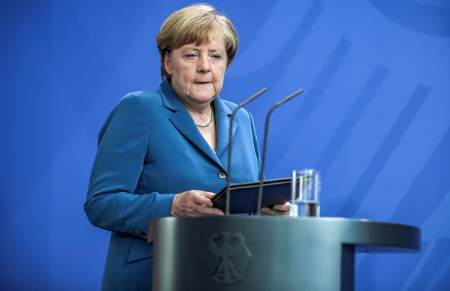 Angela Merkel po zamachu w Monachium. Fot. PAP/EPA/MICHAEL KAPPELER