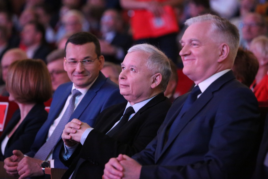 Jarosław Kaczyński, Jarosław Gowin, Mateusz Morawiecki.  Kraków, kongres IMPACT'16. Fot. PAP/Stanisław Rozpędzik