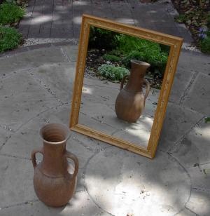 Mirror.jpg, źródło: Wikimedia commons