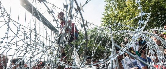 Także drut żyletkowy i kolczasty budowany przez Węgrów nie zatrzymał uchodżców
*t-online.de