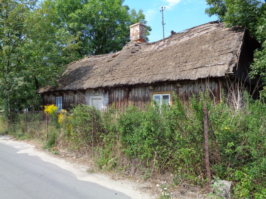 Stary dom we wsi Ostrowiec - to Urzec, rejon nad Wisłą sąsiadujący z Lasami Otwockimi