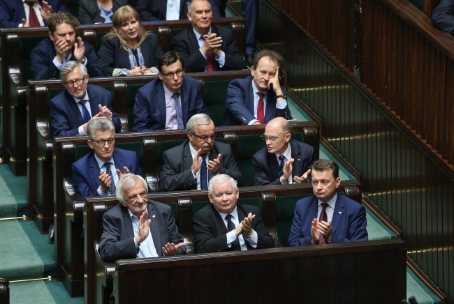 Sejm uchwalił ustawę o Trybunale Konstytucyjnym opartą na propozycjach PiS. fot. PAP/ Rafał Guz
