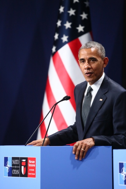 Prezydent USA Barack Obama wygłasza oświadczenie po spotkaniu z prezydentem RP Andrzejem Dudą. fot. PAP/Leszek Szymański