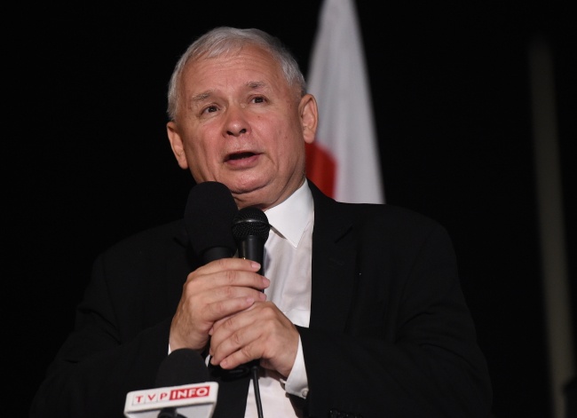 Jarosław Kaczyński podczas 77. miesięcznicy Smoleńska. fot. PAP/Radek Pietruszka