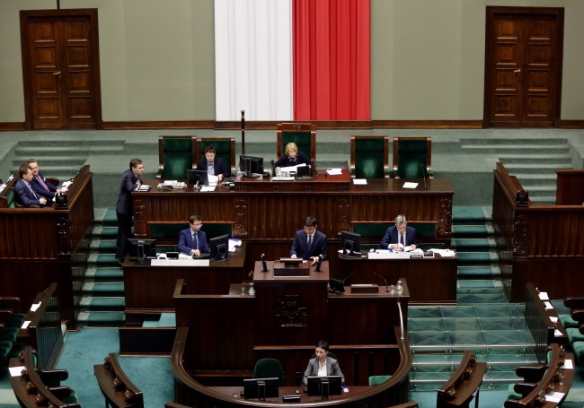PO wnioskowało o odrzucenie projekt ustawy dezubekizacyjnej. fot.PAP/Tomasz Gzell
