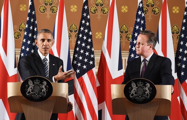 Prezydent USA Barack Obama i brytyjski premier David Cameron. fot. PAP/ EPA/ Andy Rain