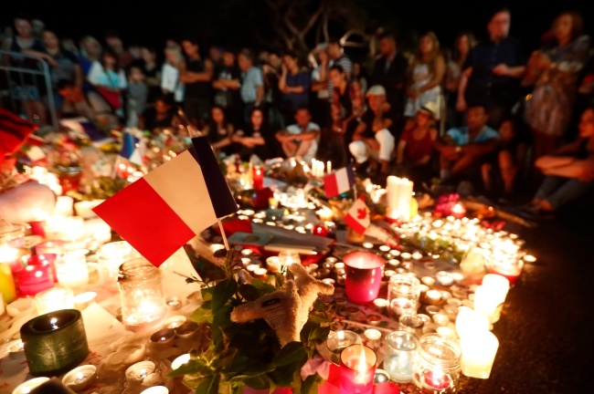 Żałoba narodowa po zamachu w Nicei. fot. PAP/EPA/IAN LANGSDON