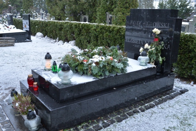 Grób Piotra Nurowskiego na Cmentarzu Wojskowym na warszawskich Powązkach, fot. PAP/Jacek Turczyk