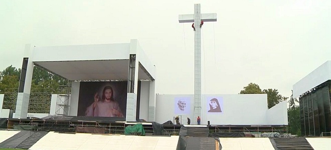 Ołtarz na Błoniach na ŚDM już prawie gotowy, fot. PAP Media