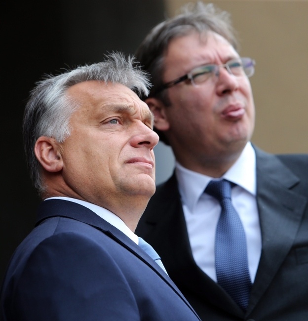 Premier Węgier Viktor Orban i premier Serbii Alaksandar Vucic, fot.  	PAP/EPA/KOCA SULEJMANOVIC