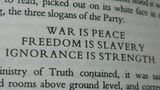 "Wojna jest pokojem, wolność niewolnictwem, niewiedza siłą."