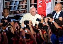 Papież Franciszek podczas spotkania z wolontariuszami w krakowskiej Tauron Arenie, fot. PAP/Maciej Kulczyński
