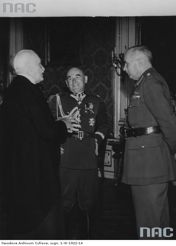 źródło: NAC

Szef Sił Zamorskich Wielkiej Brytanii gen. Ironside rozmawia ze Śmigłym-Rydzem i Mościckim, 18.07.1939 r.