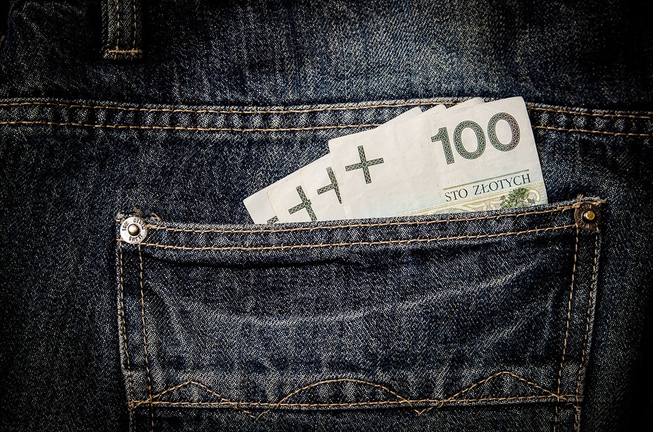 Więcej pieniędzy w kieszeni zostanie tylko zarabiającym najmniej. fot. pixabay