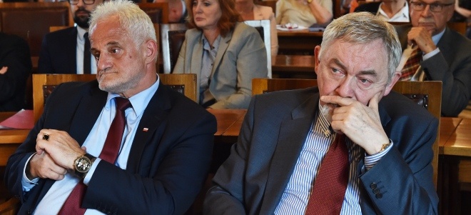 Józef Pilch i Jacek Majchrowski na nadzwyczajnej sesji Rady Miasta Krakowa. Fot. PAP/Jacek Bednarczyk