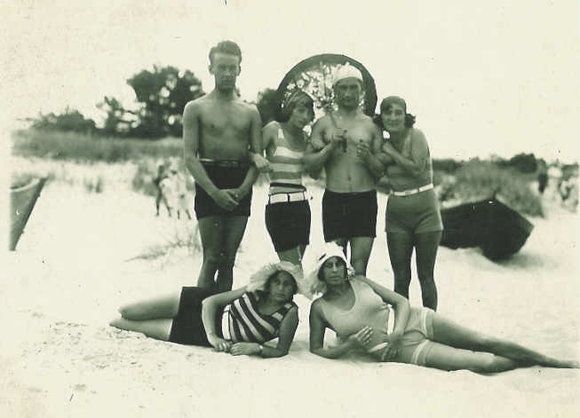 Jastarnia 1933. Plażowa rewia mód.