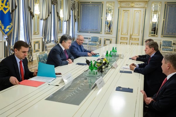 Leszek Balcerowicz podczas spotkania z Petro Poroszenko. Fot. Twitter/Petro Poroszenko.