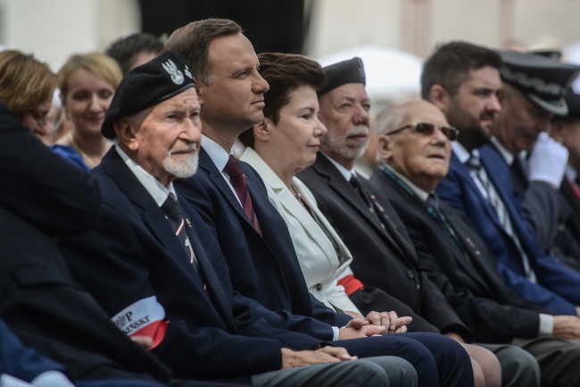 Uczestnicy obchodów 72. rocznicy powstania warszawskiego. fot. PAP/Jakub Kamiński