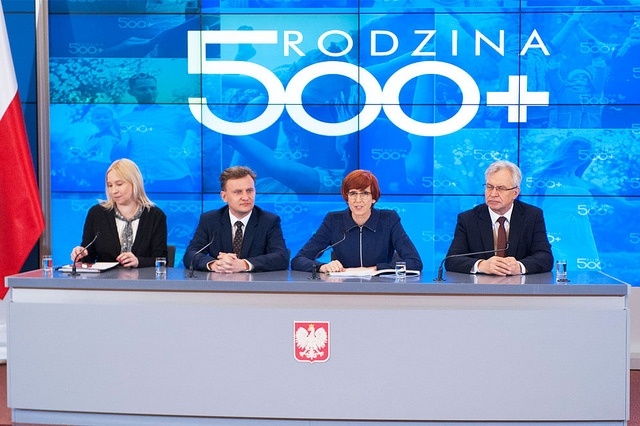 Ministrowie odpowiedzialni za program "Rodzina 500 plus", fot. KPRM/P. Tracz
