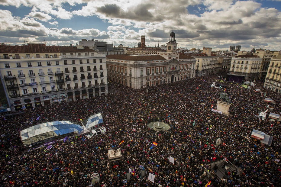 Demonstracja - współpracującej z Duginem -  partii PODEMOS w Madrycie (styczeń 2015)