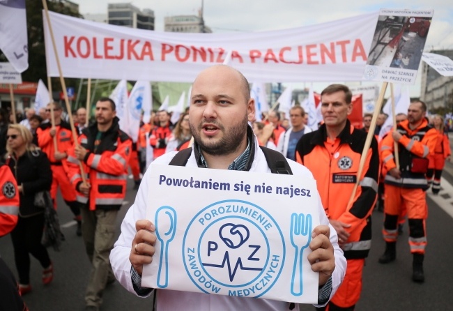 Marsz pracowników służby zdrowia, fot. PAP/Pawel Supernak