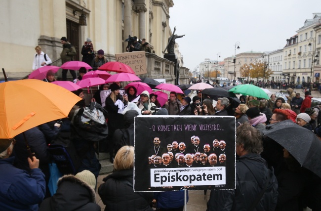 Konferencja Episkopatu Kobiet w ramach Ogólnopolskiego Strajku Kobiet w Warszawie. Fot. PAP/Paweł Supernak