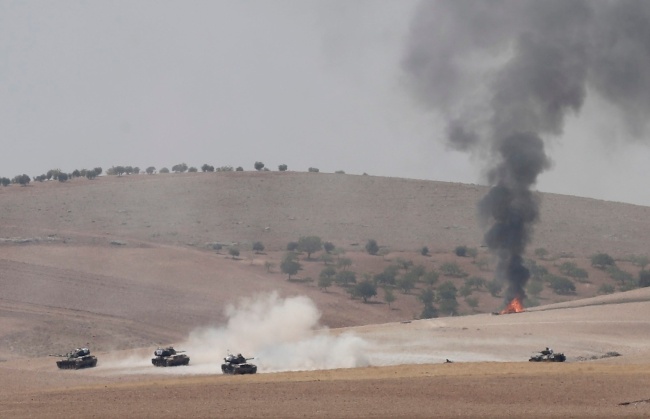 Wojna w Syrii nabiera rozmachu. Wkroczyły tam wojska tureckie.

 Fot. PAP/EPA