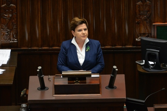 Beata Szydło przedstawia informację w Sejmie na temat CZD, fot. PAP/marcin Obara