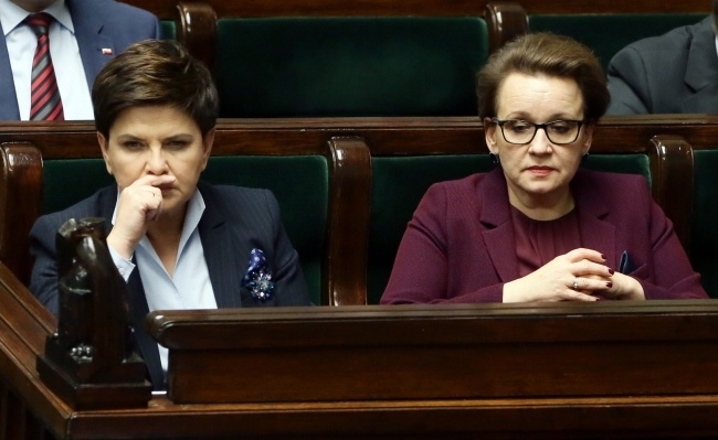 Premier Beata Szydło broniła minister Anny Zalewskiej, fot. PAP/Tomasz Gzell