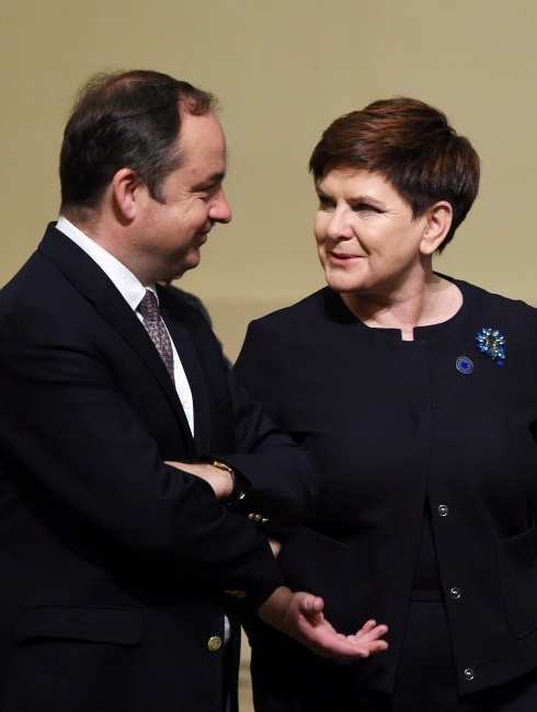 Minister Konrad Szymański i premier Beata Szydło w Stambule, for. PAP.Radek Pietruszka