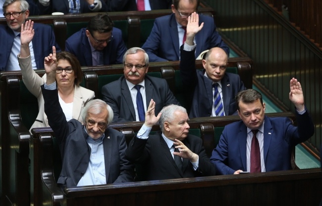Głosowanie ustawy o TK, fot. PAP/Rafał Guz